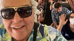 Sidney Magal canta 'Sandra Rosa Madalena' com passageiros de voo a Salvador; veja vídeo