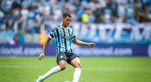 Bruno Alves, do Grêmio, celebra classificação para a Libertadores, mas sonha com vaga direta
