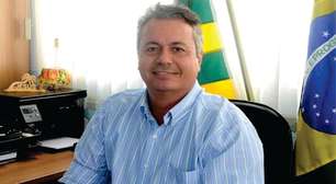 Prefeito que atirou 15 vezes na casa da ex é denunciado pelo MP por tentativa de feminicídio