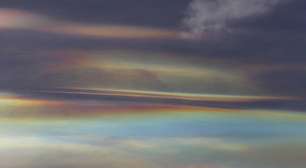 Nuvens iridescentes: Fotógrafo 'clica' fenômeno visual raro em Foz do Iguaçu
