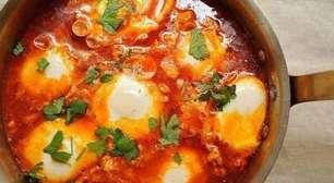 Com a moqueca de ovo você gasta bem pouco e faz um almoço delicioso