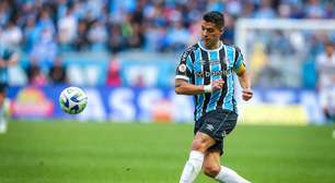 Grêmio vence ameaçado Vasco com gol de Suárez e entra no G4 do Brasileirão