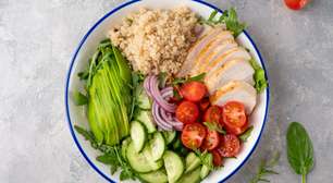 5 saladas ricas em proteínas para começar a semana