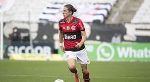 Filipe Luís doa chuteira ao Museu do Flamengo: 'É muito especial'