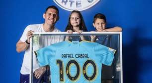 Rafael Cabral é homenageado pelos 100 jogos no Cruzeiro