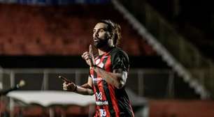 Um LEÃO! Atacante do Vitória comenta sobre lesão em jogo decisivo e garante: "Mesmo nas férias, não vou ficar parado"
