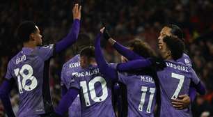 Liverpool vence Sheffield United e se aproxima da liderança da Premier League