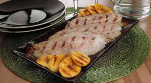 Peixe com banana-da-terra: receita agridoce para o almoço