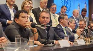 Câmara lança frente para defender escola cívico-militar e evento vira tietagem a Bolsonaro