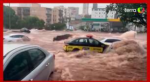 Temporal deixa parte de Uberlândia debaixo d'água, arrasta carros e arranca asfalto de avenidas