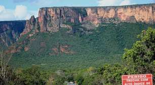 Cidade de pedra e rios cristalinos são atrações da menor chapada do Brasil