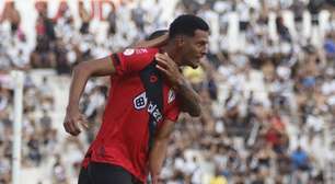 Zagueiro do Atlético-GO elege o acesso como o fato mais marcante de sua carreira: "Me dá orgulho saber que pude contribuir"