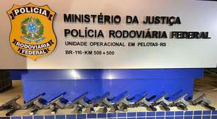 Polícia apreende arsenal de pistolas dentro de ônibus que saiu de Porto Alegre