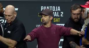 VÍDEO: Com segurança intensificada, Edwards e Covington fazem encarada tensa antes do UFC 296