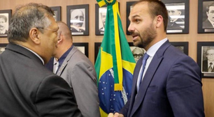 Eduardo Bolsonaro se explica sobre foto com Dino: 'Nunca tinha visto e não tenho orgulho dela'
