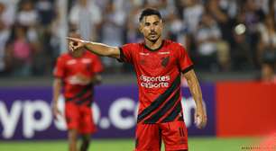 Títulos, jejuns de gols e polêmica: as últimas temporadas de Willian, alvo do Santos