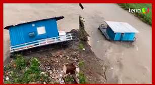Casa inteira é levada por correnteza durante forte chuva em Manaus