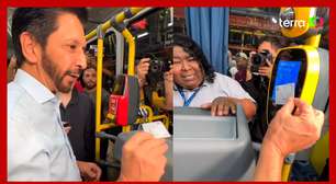 Prefeito de São Paulo erra local de leitura do Bilhete Único ao passar por catraca de ônibus