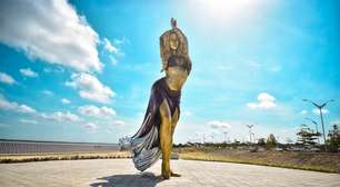 Cidade na Colômbia inaugura estátua de Shakira
