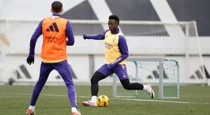 Vinícius Jr, Camavinga e Carvajal participam de treino com o grupo em reapresentação do Real Madrid