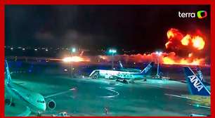 Avião com 379 pessoas a bordo pega fogo após colidir com outra aeronave no Japão