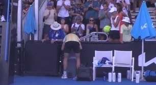 Draper vence batalha, passa mal e vomita em quadra no Australian Open
