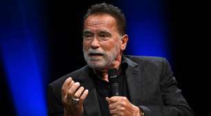 Arnold Schwarzenegger é detido em aeroporto após não declarar relógio