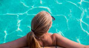 Como proteger o cabelo do cloro da piscina: descubra 4 truques