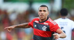 Novo reforço do Athletico, atacante Petterson chega em Curitiba: 'Quero fazer história'