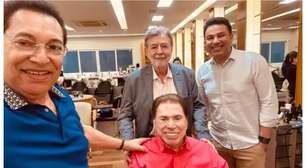 Silvio Santos vai a salão de beleza e passa por transformação