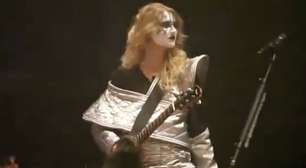 Taylor Swift vestida de Kiss cantando rock'n'roll: assista