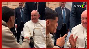Luva de Pedreiro conhece Papa Francisco e pergunta: 'Messi ou Cristiano Ronaldo?