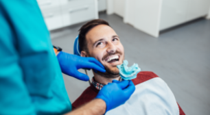 Dados apontam que são realizados cerca de 800 mil implantes dentários anualmente