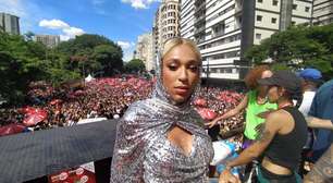 Deputada Erika Hilton curte bloco de Carnaval em SP: 'Sou foliona closeira'
