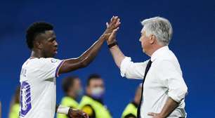 'Nunca vi antes um jogador tão perseguido como Vinicius', declara Carlo Ancelotti