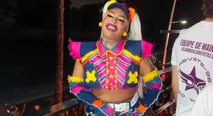 Gloria Groove realiza sonho e canta com Veveta no Carnaval