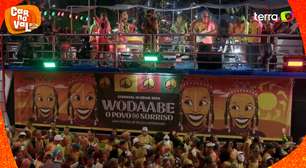 Olodum agita a multidão ao som de reggae no carnaval de Salvador