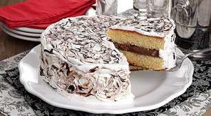 Bolo mesclado crocante para surpreender no lanche da tarde