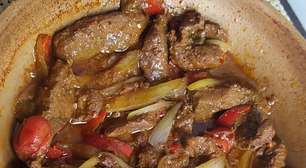 Como fazer fígado acebolado com molho