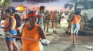 'Necessidade obriga a gente': cordeiras trabalham mais de 10h no carnaval de Salvador por R$ 80