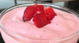 Mousse de morango com gelatina e mais 3 ingredientes simples