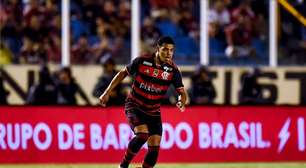 Destaque contra o Bangu, Igor Jesus se credencia para buscar mais espaço no meio-campo do Flamengo