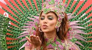 Anitta deixa à mostra barriga definida em fantasia de carnaval e faz homenagem à Mangueira ao puxar bloco no RJ. Fotos!