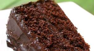 Receita de bolo de chocolate com óleo muito molhadinho