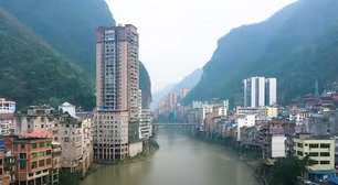 Cidade mais estreita do mundo abriga 400 mil pessoas na China