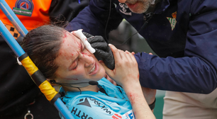 Bandeirinha sofre corte na cabeça e é internada após colidir com câmera na Espanha