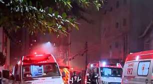 Apartamento pega fogo em Campinas após explosões e bombeiros fazem resgate de rapel