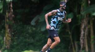 Barboza treina de máscara no Botafogo; jogador deve enfrentar Aurora