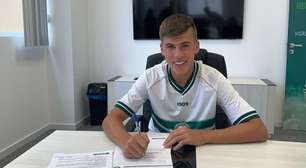 Promessa do Sub-17 do Coritiba assina primeiro contrato profissional