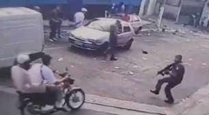 Motociclista morre após ser atingido por ponta de fuzil de PM em SP; veja vídeo